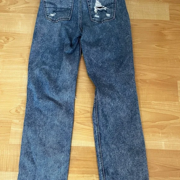 American Eagle Ripped High Rise Jeans - Picture 5 of 5